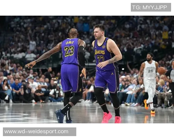 东契奇与里夫斯携手共进展现持球天赋助力湖人未来发展