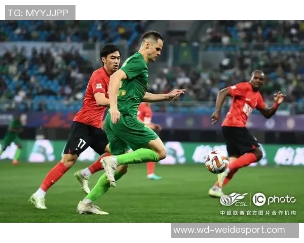 文莱门将遭逼抢慌乱二次抱球被判禁区内间接任意球引发热议