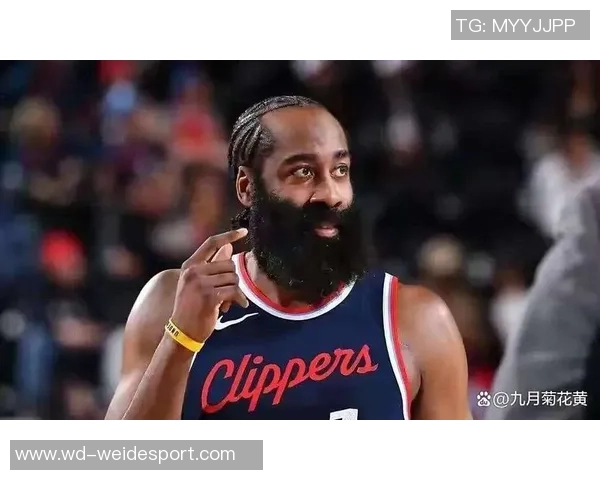 快船与国王激战正酣半场比分紧咬小卡与科林斯表现抢眼