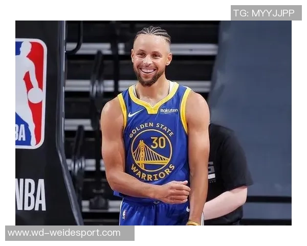 桑托斯称赞库里首节顽强表现一条腿打成21展现强硬风范 桑托斯称赞库里首节顽强表现一条腿打成21展现强硬风范